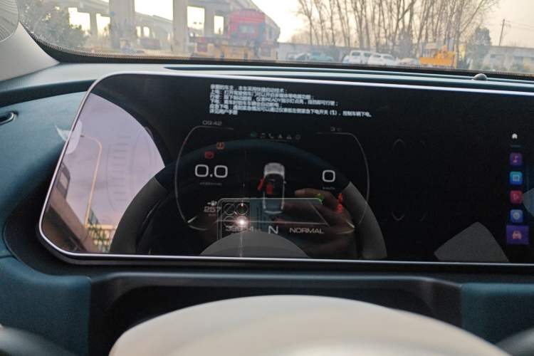 Used ORA Good Cat 2022 Morandi Edition 400km Standard Range Premium Version Lithium-Ion Battery