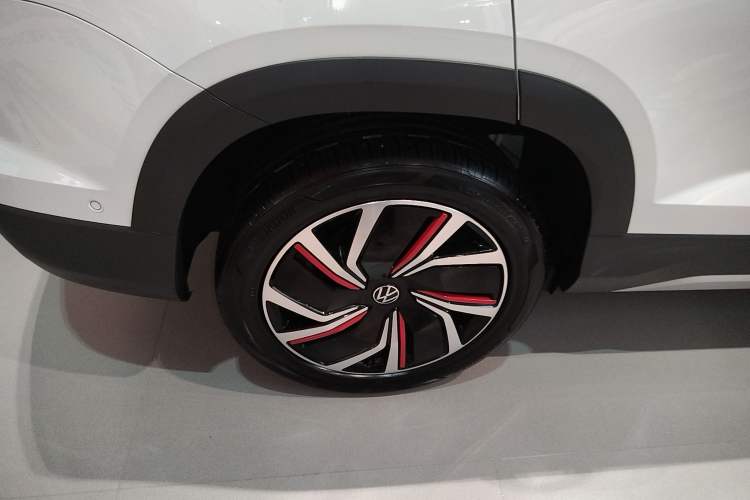 Used Volkswagen Tharu 2024 300TSI Two-Wheel-Drive Moon Luxury Edition
