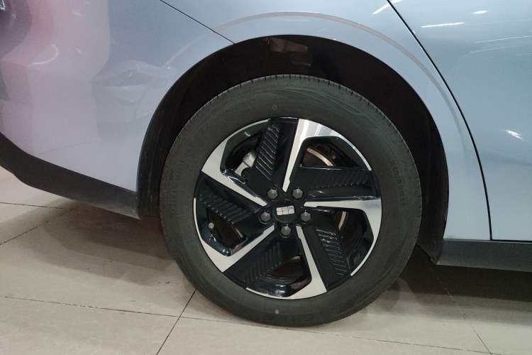 Used  L6 2025 EM-i 140km Starship Edition