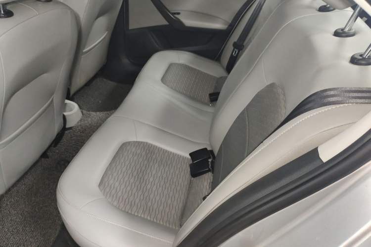 Used Skoda Rapid 2015 1.6L Automatic Smart Selection Model
