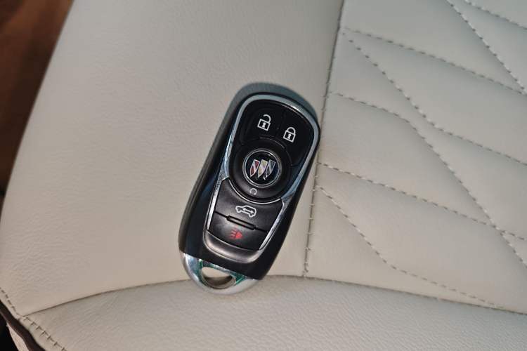 Used Buick GL8 2021 Land Cruiser Executive Class 652T Luxury Model
