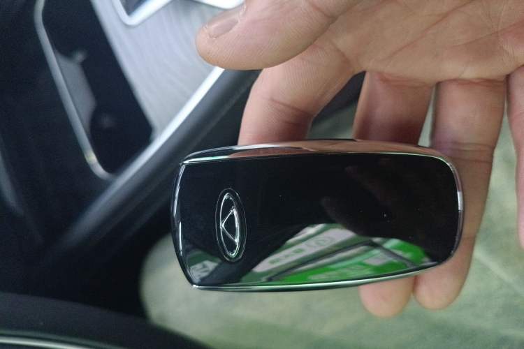 Used Chery Tiggo 8 PRO 2024 Champion Edition 290T Two-Wheel Drive Shining Version 7 Seats
