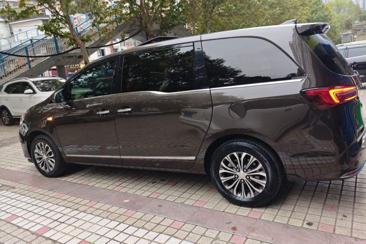 Used Buick GL8 2021 Land Cruiser Executive Class 652T Luxury Model
