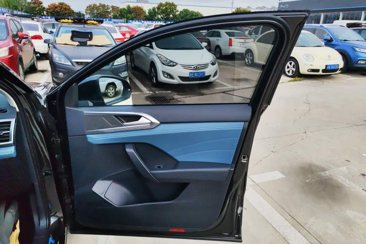 Used Volkswagen Tharu 2023 300TSI Two-Wheel-Drive Moonlight Edition
