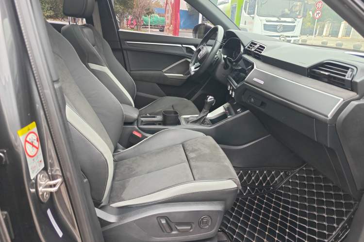 Used Audi Q3 2021 40 TFSI Fashion Dynamic Model
