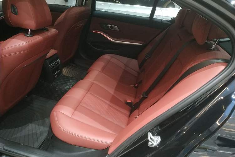 Used BMW i3 2023 eDrive 40 L Midnight Edition
