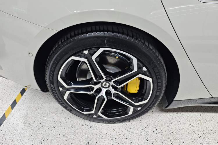 Used  SU7 2024 Four-Wheel-Drive Max Founder's Edition
