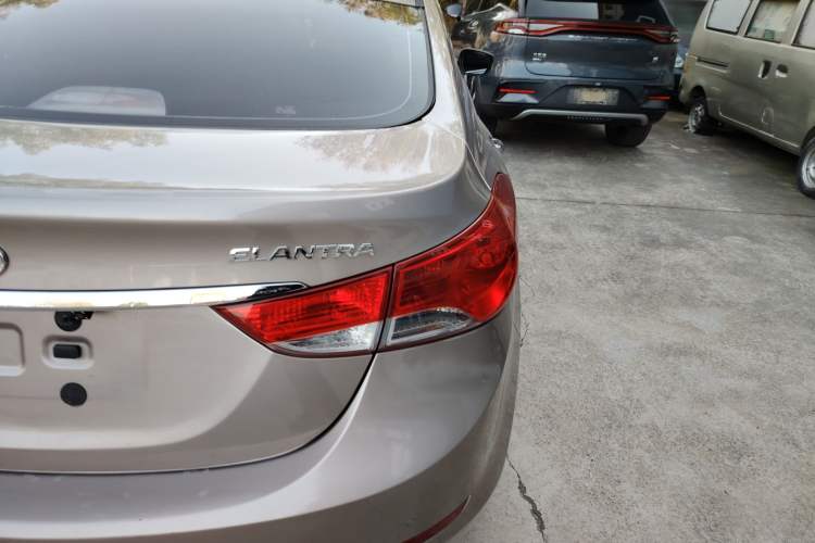 Used Hyundai Elantra 2015 1.6L Manual Leading Model
