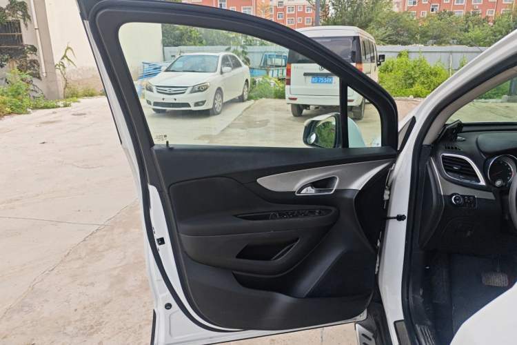 Used Buick Encore 2015 1.4T Automatic Two-Wheel Drive Urban Elite Version
