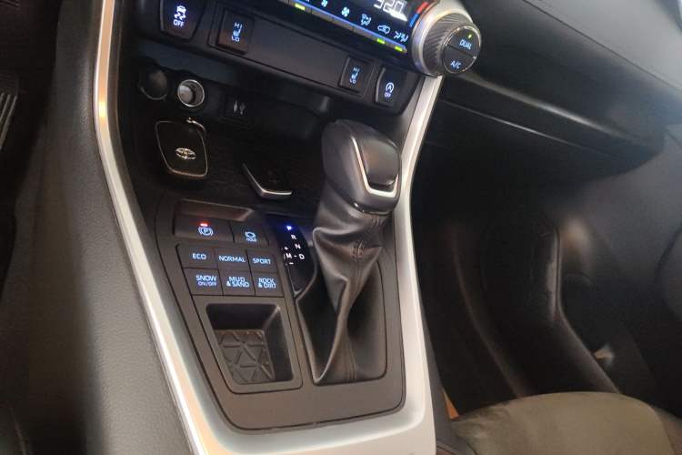 Used Toyota RAV4 2022 2.0L CVT 4x4 Style Plus Edition