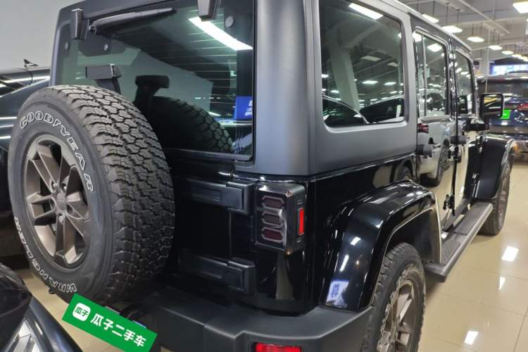 Used  Wrangler 2016 3.0L Sahara 75th Anniversary Edition
