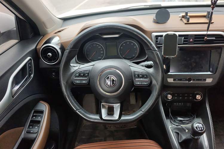 Used MG ZS 2017 1.5L Manual Deluxe Internet Edition
