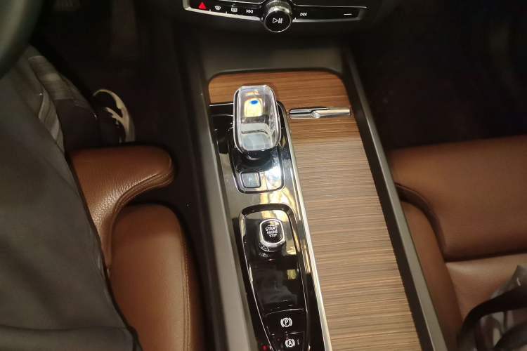 Used Volvo XC60 2023 B5 4x4 Smart Luxury Edition
