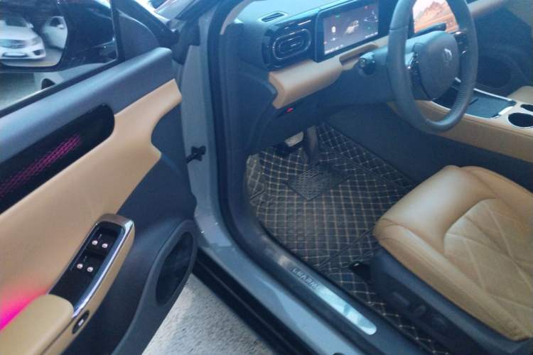 Used Leapmotor C01 2024 Range-Extended 216 Luxury Edition
