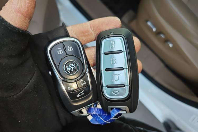 Used Buick GL8 2021 ES Landtrek 653T Luxury Model
