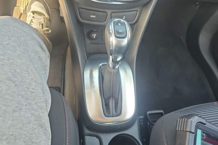 Used Buick Encore 2015 1.4T Automatic Two-Wheel Drive Urban Elite Version
