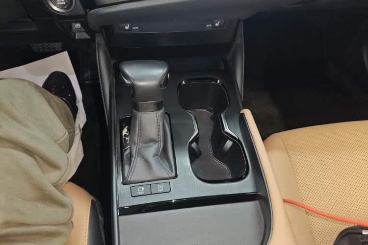 Used Lexus ES 2023 200 Excellence Edition
