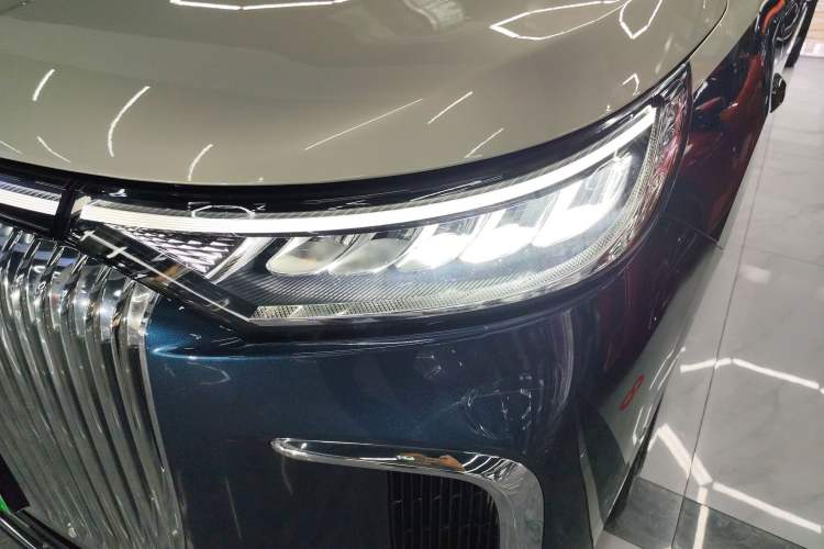 Used VOYAH Dream 2025 PHEV Four-Wheel-Drive Flagship Version – Qiankun Edition
