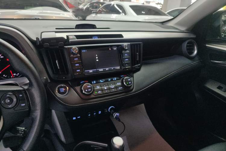 Used Toyota RAV4 2016 2.0L CVT Two-Wheel Drive Smart Edition China V Standard
