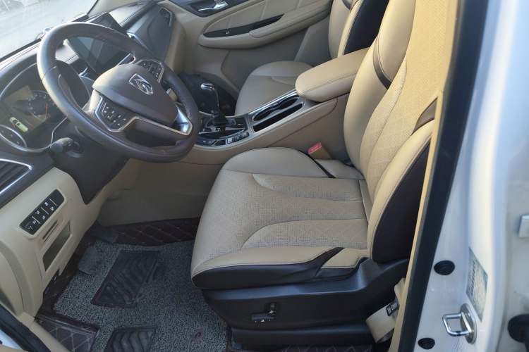 Used Baojun 730 2017 1.8L iAMT Prestige Version 7 Seats
