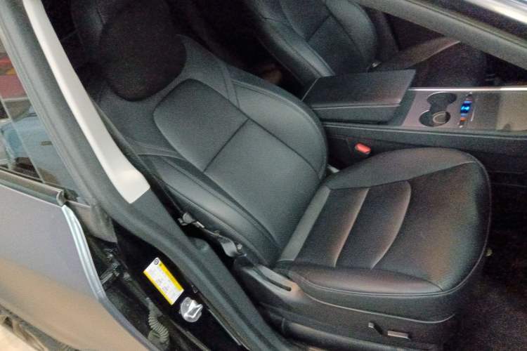 Used Tesla Model Y 2023 Long-Range All-Wheel-Drive Version