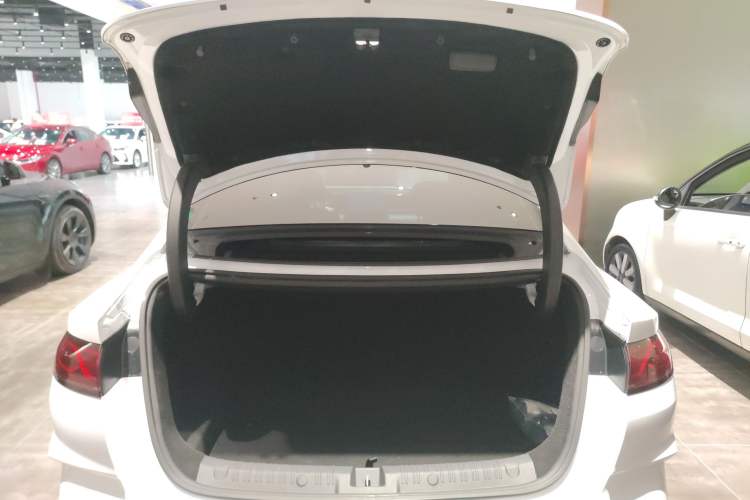 Used BYD Qin L 2025 DM-i Smart Drive 80KM Leading Model