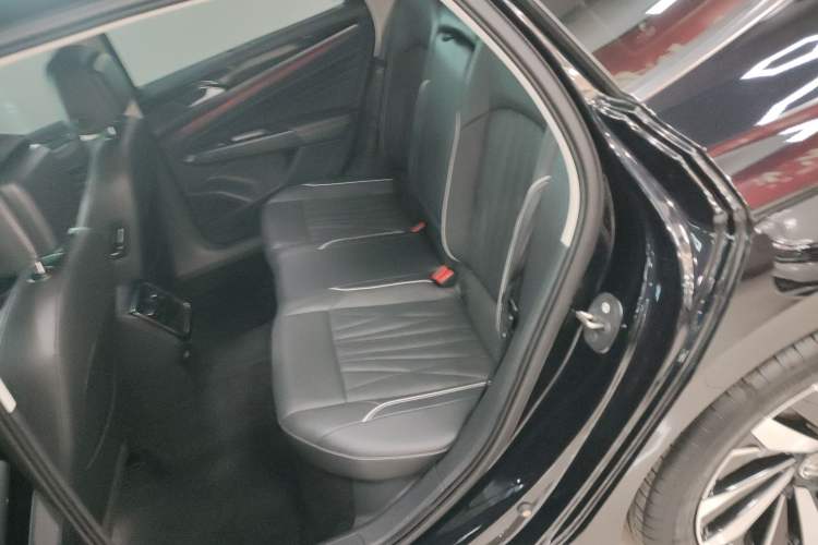 Used Volkswagen Passat 2022 330TSI Luxury Edition Custom Version
