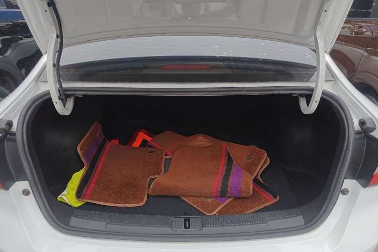 Used Roewe i5 2020 1.5L Automatic 4G Connect Luxury Flagship Edition
