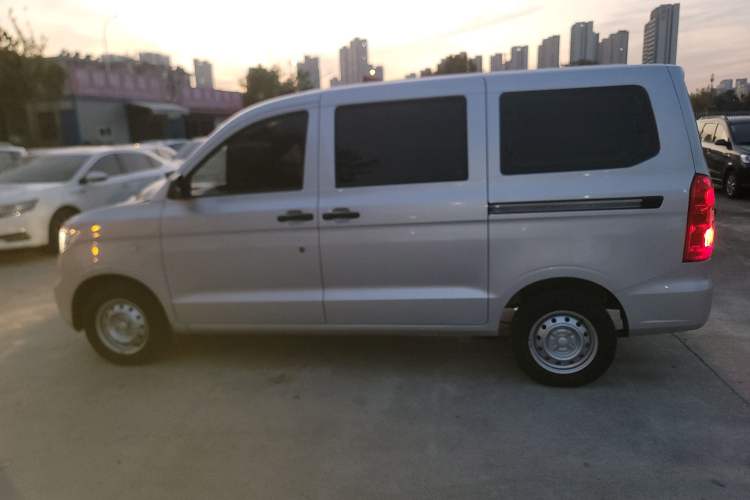 Used Wuling Hongguang V 2022 1.5L Jingqu Edition Electric-Assist LAR
