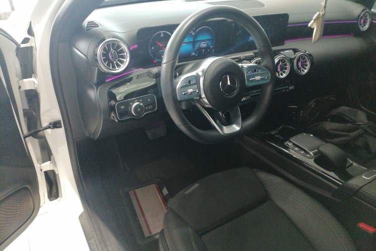 Used Mercedes-Benz A-Class 2022 Revised Version A 200 L Sport Sedan Fashionable Style