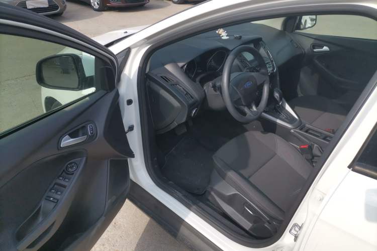 Used Ford Focus 2018 Hatchback Classic 1.6L Automatic Comfort Plus SmartDrive Edition
