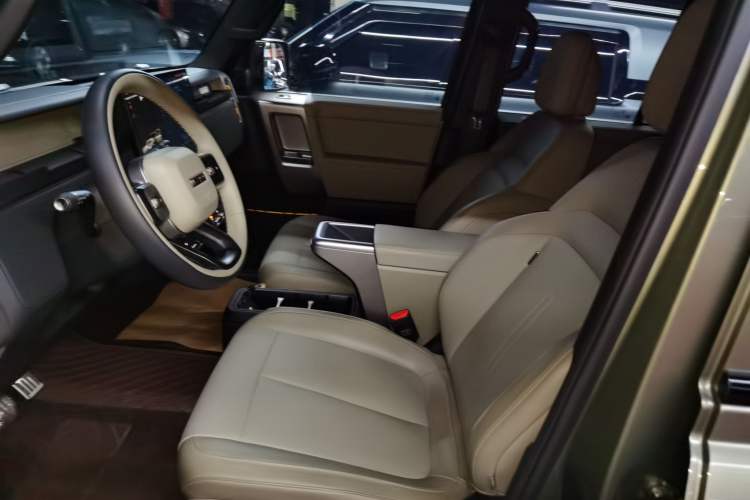 Used  V23 2025 401 Two-Wheel Drive Advanced Edition
