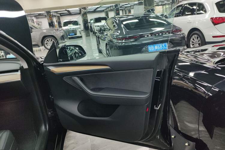 Used Tesla Model Y 2022 Rear-Wheel-Drive Version
