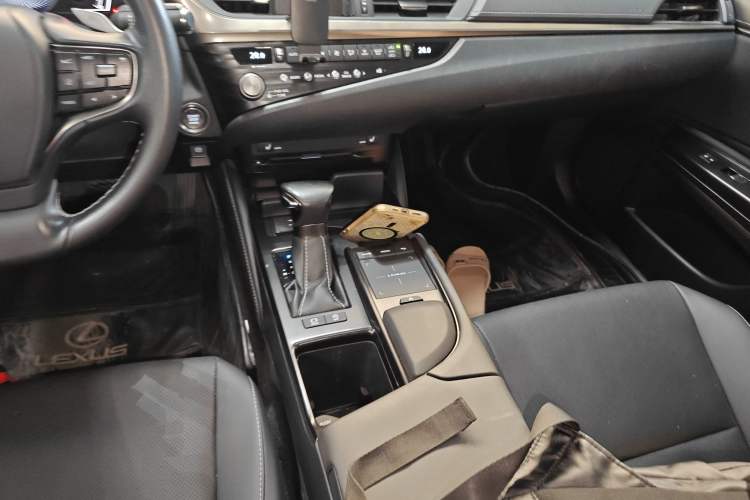 Used Lexus ES 2020 200 Excellence Edition
