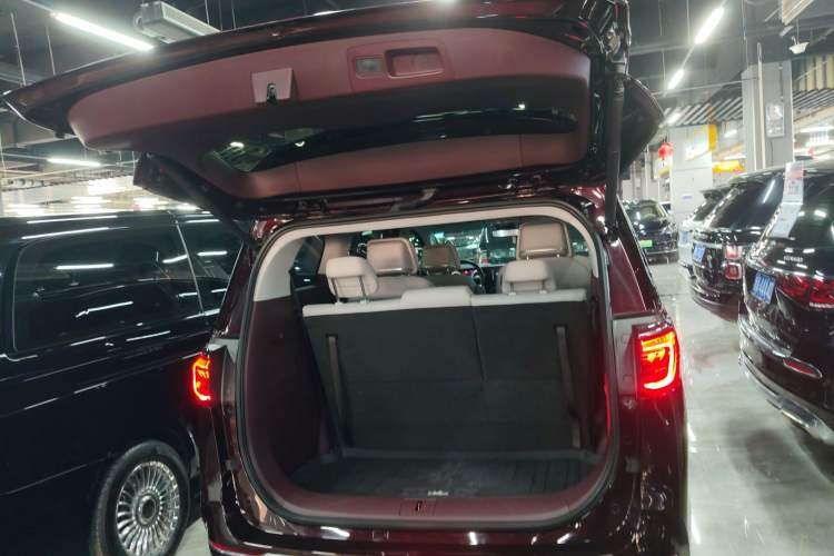 Used Buick GL8 2022 Avenir Aivia 7-Seater Deluxe Edition
