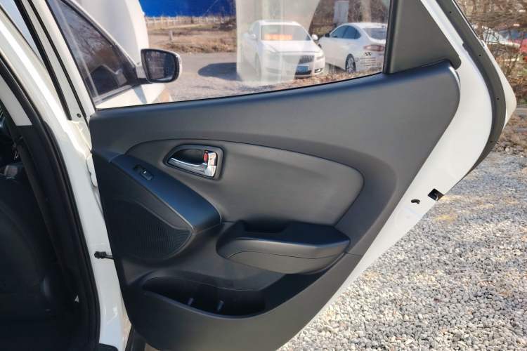 Used Hyundai ix35 2015 2.0L Automatic 2WD Smart Type China IV