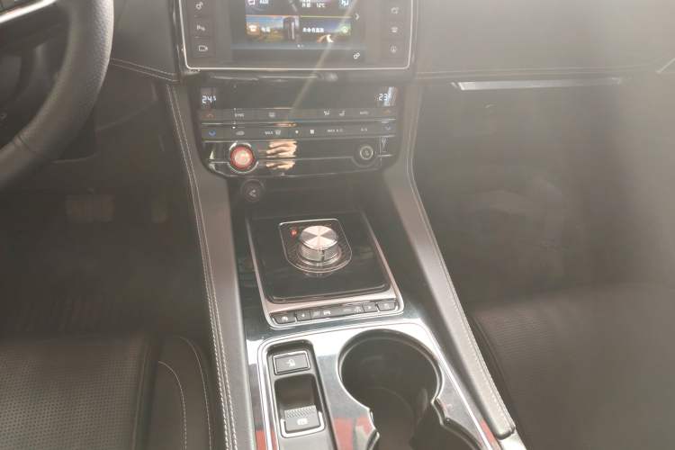 Used Jaguar F-PACE 2016 3.0 SC Four-Wheel Drive R-Sport Sport Edition
