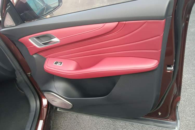 Used MG HS 2018 30T Automatic Two-Wheel Drive Trophy Edition—High-Octane V-Model
