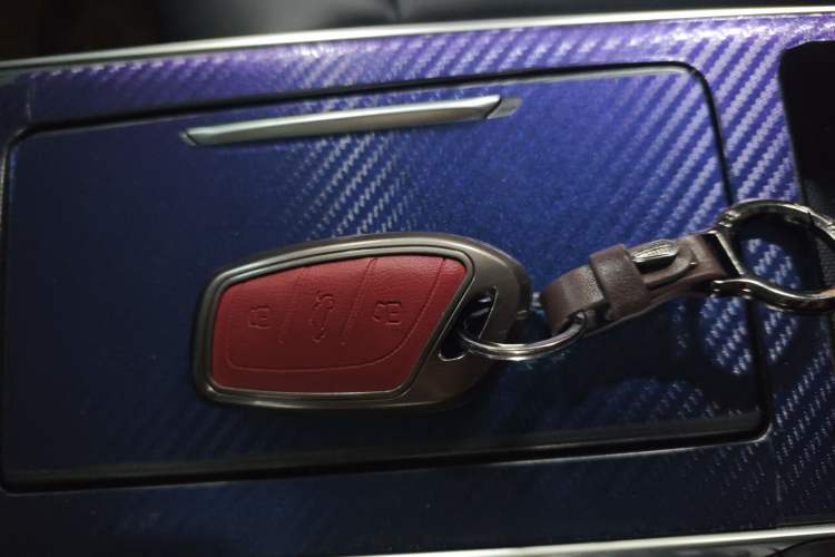 Used Roewe RX5 2025 PLUS 330TGI Automatic Trendsetting Smart Edition
