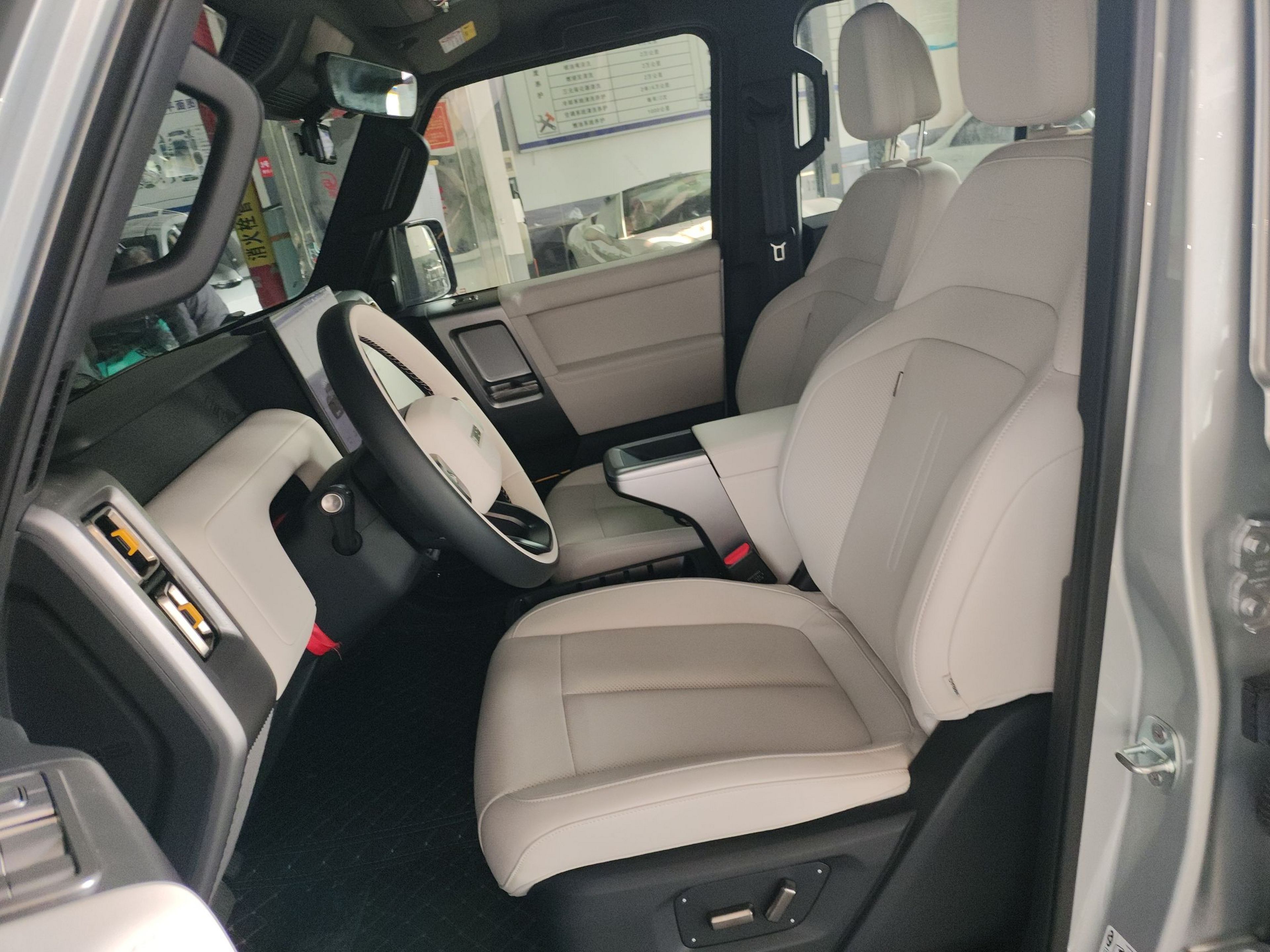 المقاعد الأمامية داخل السيارة