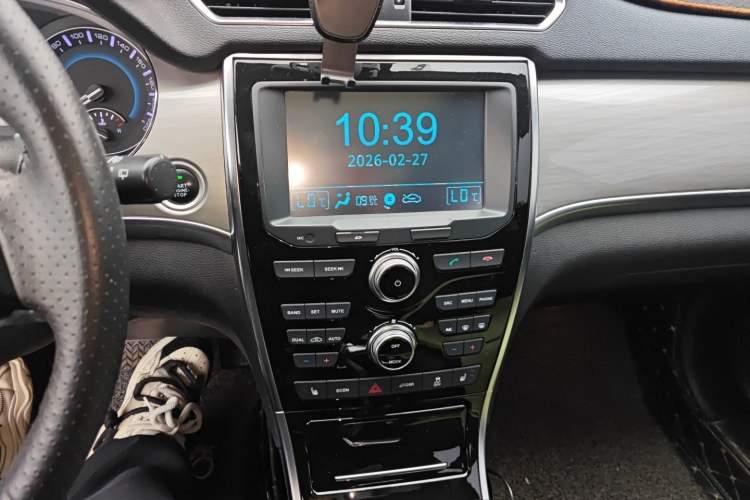 Used Haval H2 2018 Red-Label 1.5T Dual-Clutch Two-Wheel-Drive Luxury Model
