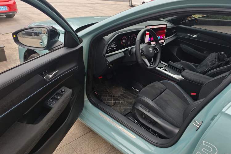 Used Volkswagen Passat 2025 Pro 380TSI Starry Dragon Luxury Edition
