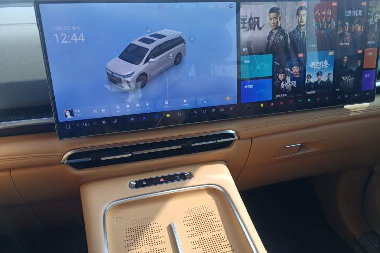 Used VOYAH Dream 2025 PHEV Four-Wheel Drive Prestige Kunpeng Edition
