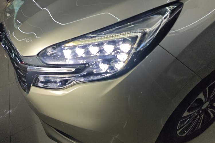 Used Buick GL8 2021 ES Landtrek 653T Luxury Model
