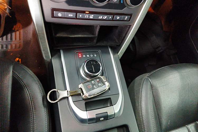 Used Land Rover Discovery Sport 2019 240 PS SE Version China VI Standard
