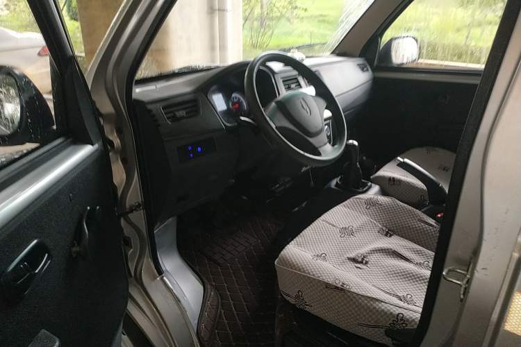 Used Jinbei Hiace X30 2023 1.5L Super-Enjoyment Van 2/5 Seats Non-Air-Conditioned Version SWC15M
