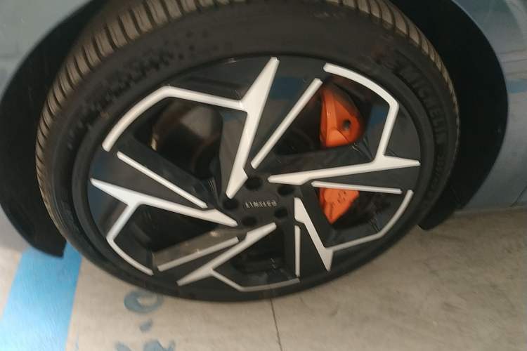 Used Lynk & Co Z10 2025 95 kWh 702 km All-Wheel Drive Intelligent Driving Ultra
