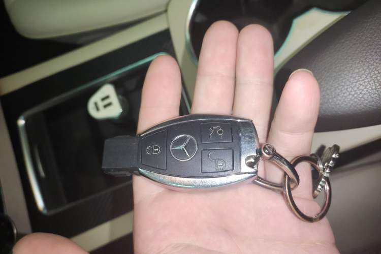 Used Mercedes-Benz GLK-Class 2013 GLK 300 4MATIC Dynamic Sunroof Model