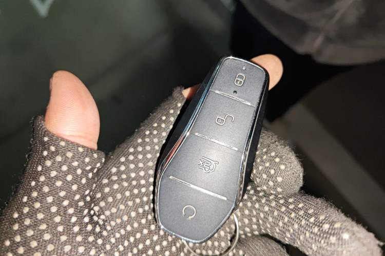 Used BYD Han 2022 EV Genesis Edition 715KM Front-Wheel-Drive Prestige Model
