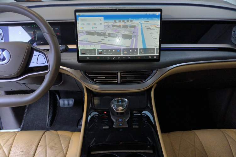 Used Denza D9 2022 EV 600 Four-Wheel Drive Prestige Model
